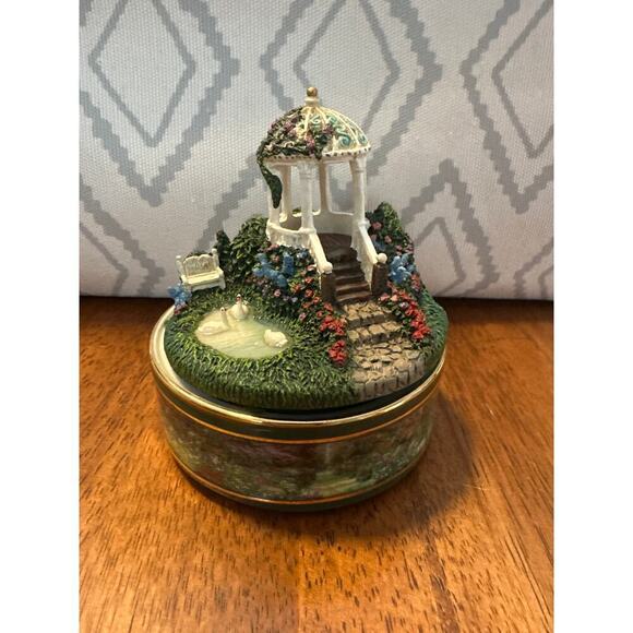 NEW Thomas Kinkade Music Box Garden of Serenity Prayer Never Walk Alone Gazebo - Picture 1 of 7